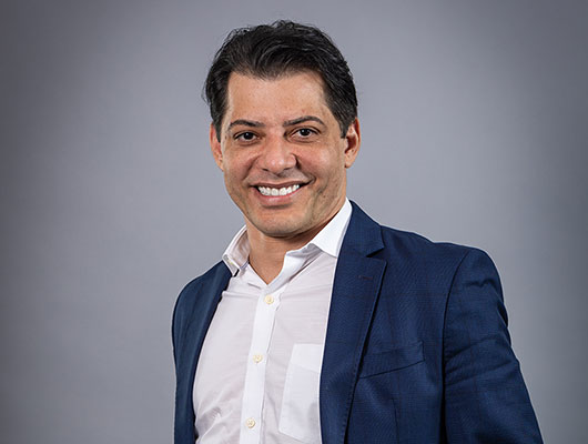 fabricio-ceo-vockan Fabricio iniciou as atividades na QAD em 2007, passando por diversas posições como Gerente, Diretor e Vice-presidente de Serviços para a América Latina.Durante os anos de 2010 e 2021 foi reconhecido com alguns dos principais prêmios da companhia que são atrelados diretamente aos resultados financeiros da empresa: