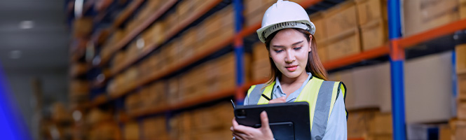 02.worker-in-warehouse-holding-check-list-tablet-pc-s-2023-11-27-05-19-10-utc